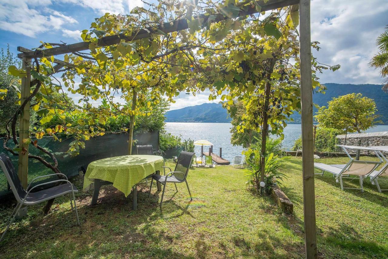Il Glicine Appartamento Con Darsena Privata A Lago Pettenasco Dış mekan fotoğraf